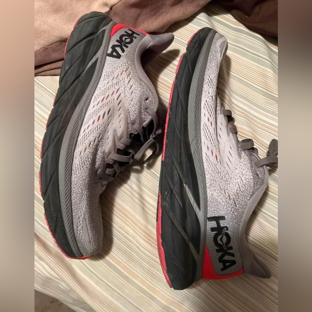 Hokas Clifton 8